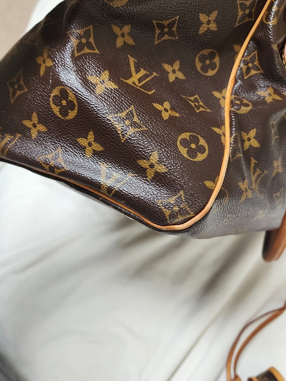 Louis Vuitton MM Monogram Canvas Neverfull Tote in Brown/Tan - Picture 14 of 16